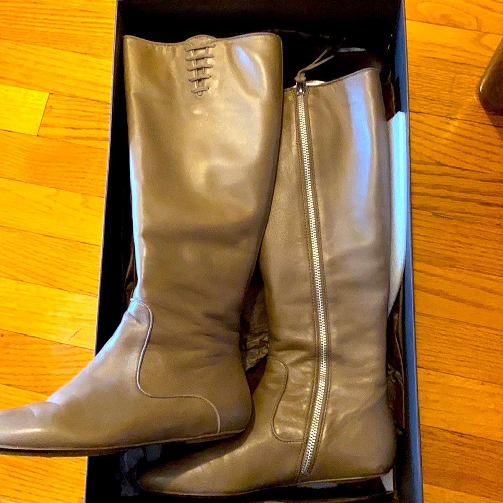 Beautiful grey soft leather Tahari boots size 37